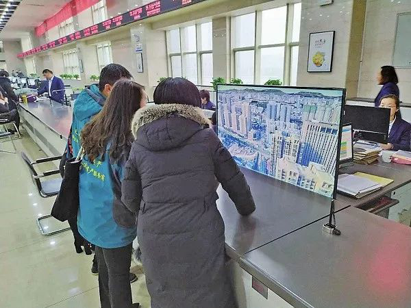 市民がスマートアーバンシステムを利用している様子